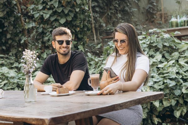 Comment intégrer des jupes plissées dans une garde-robe d'hiver ?